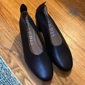 Joseph size 8 black pumps